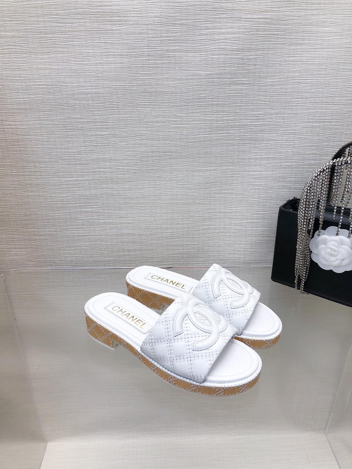 CE-Embroidered logo slippersCE-Embroidered logo slippers