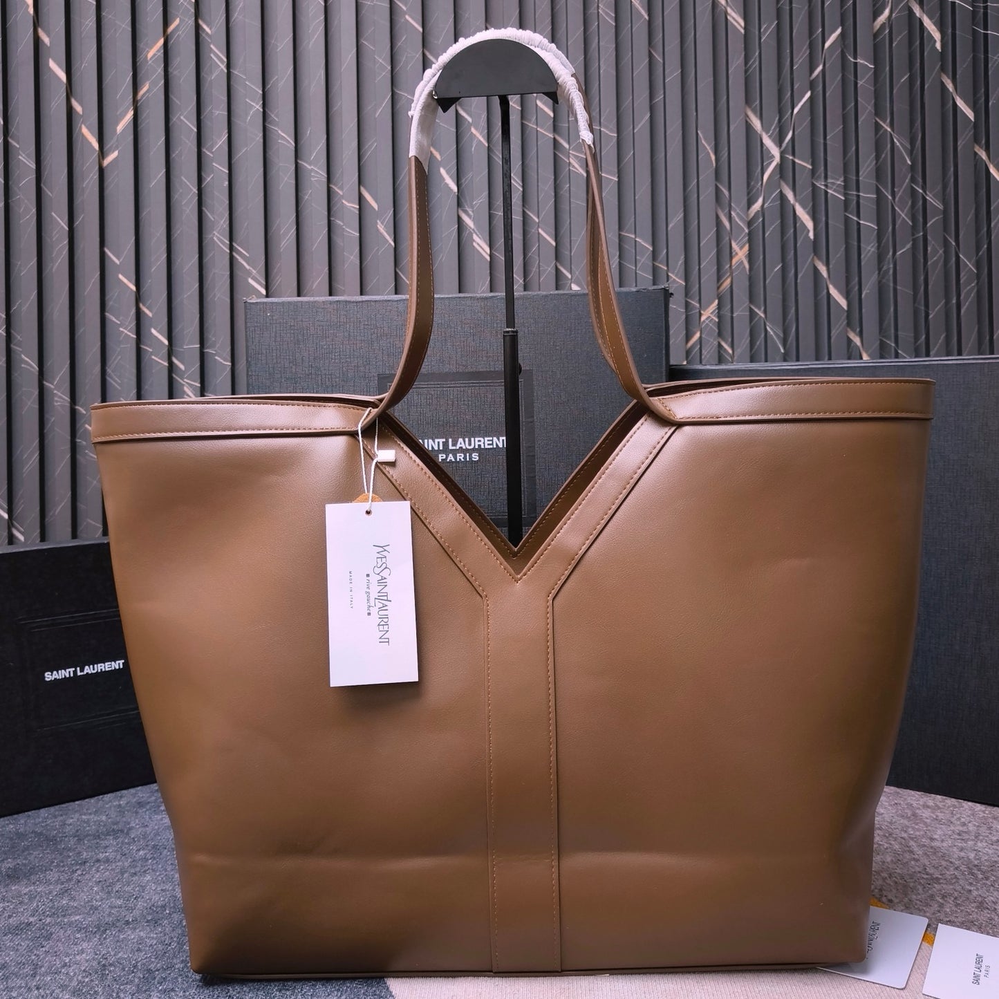 Y-New fine grain leather tote bag!