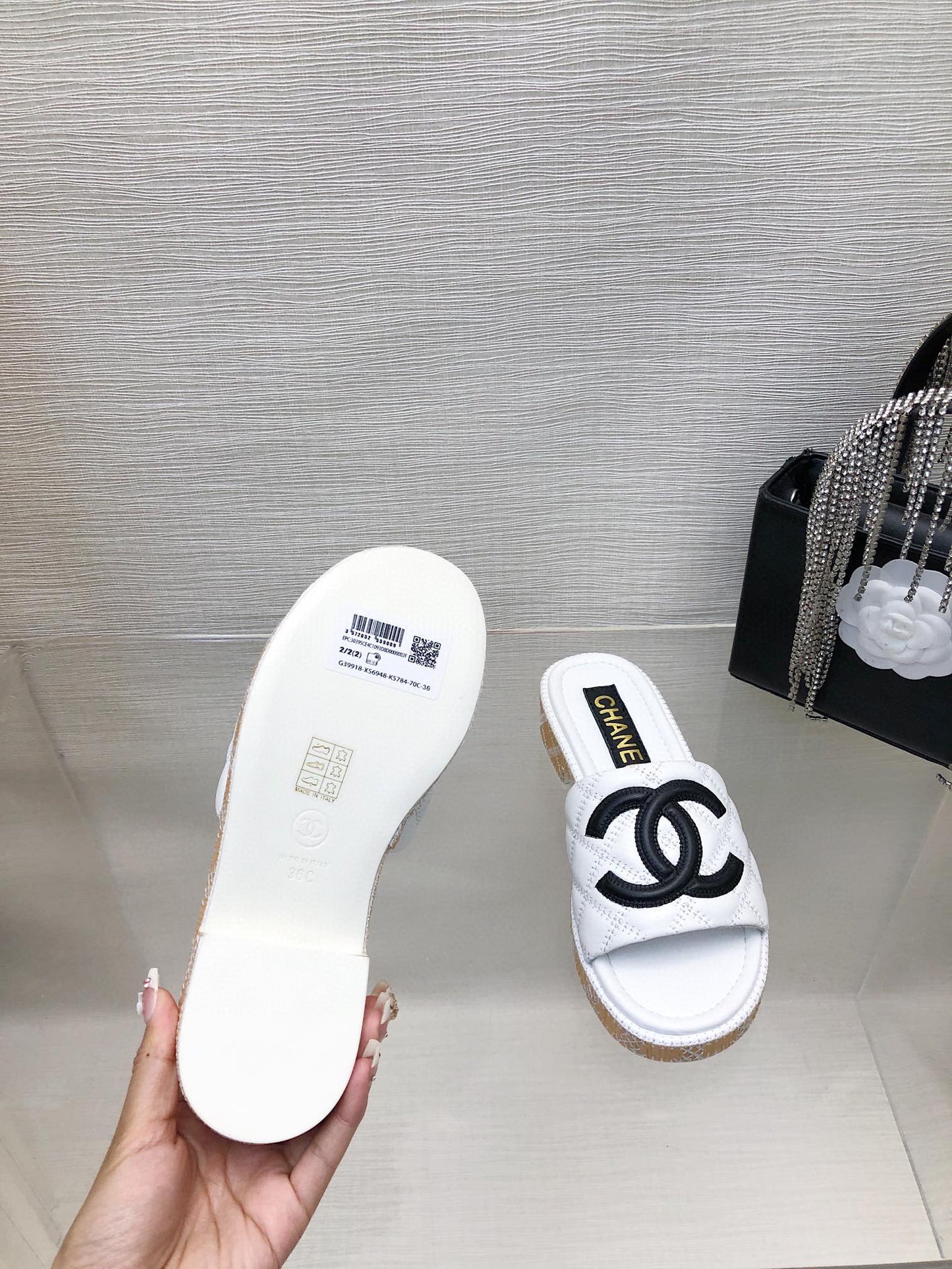 CE-Embroidered logo slippers