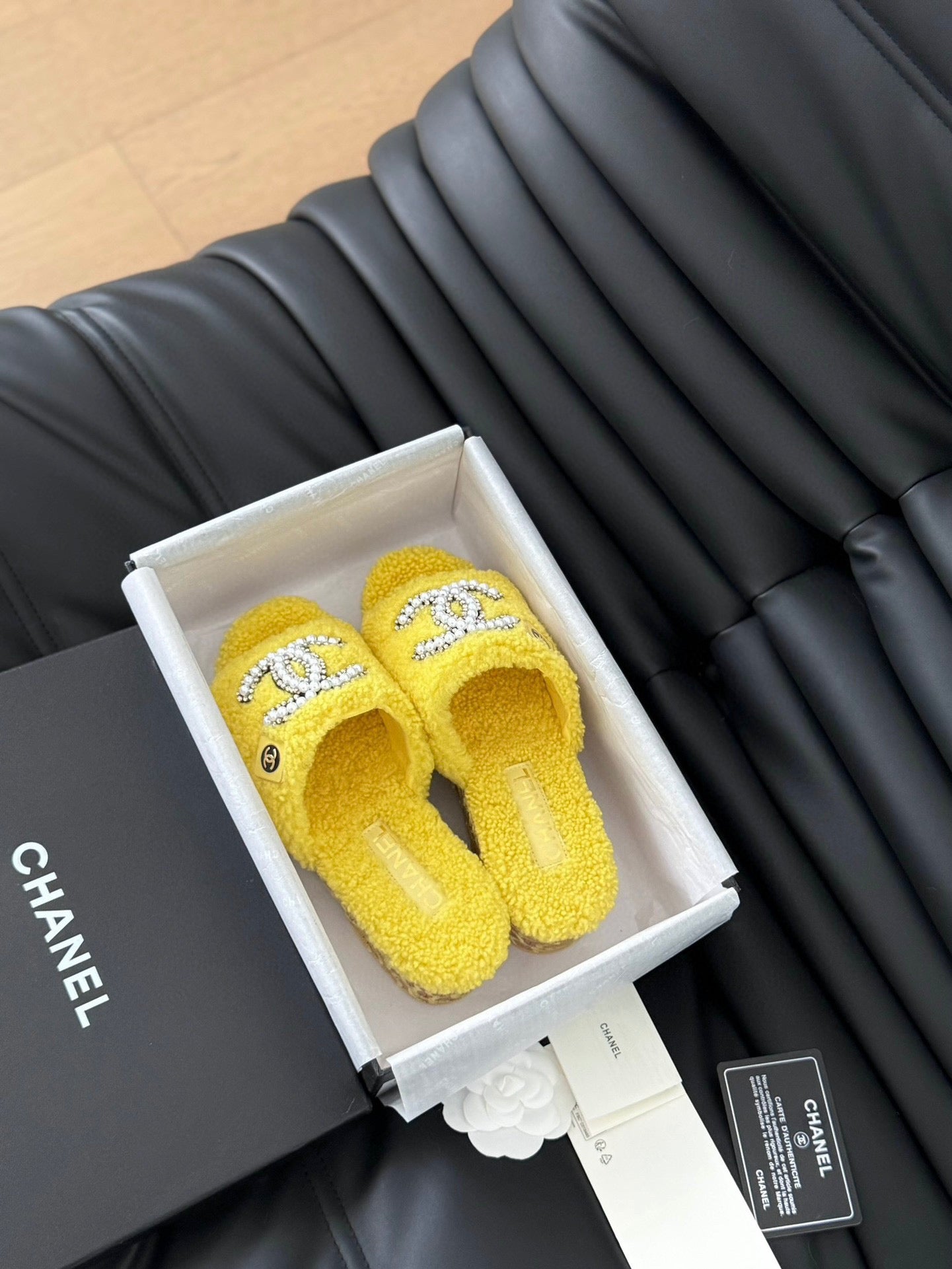 CE-New furry slippers