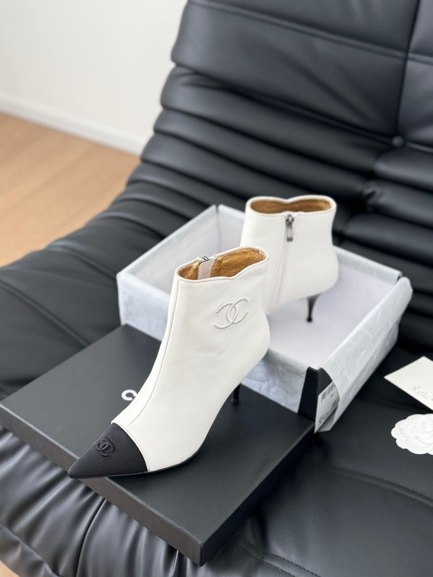 CE-Embroidered short boots