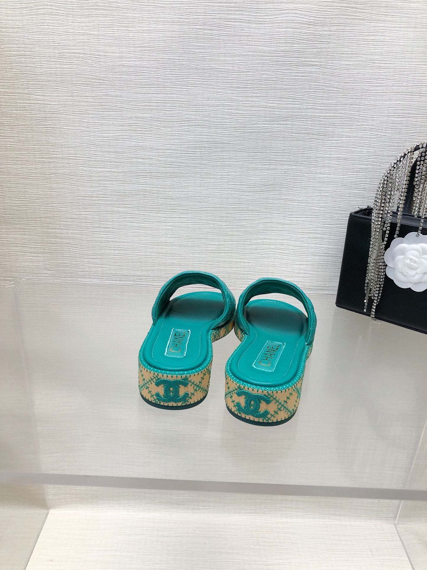 CE-Embroidered logo slippers